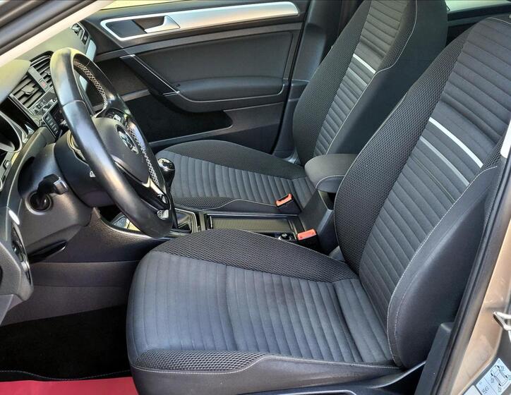Volkswagen Golf 30