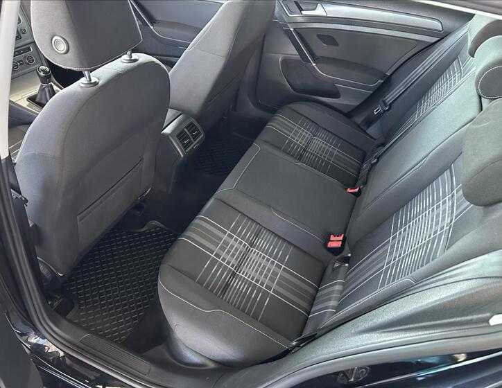 Volkswagen Golf 23