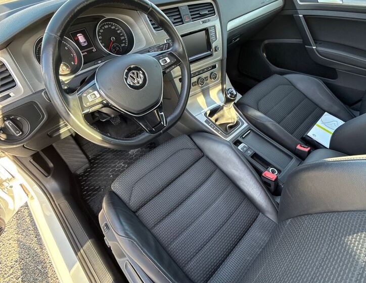 Volkswagen Golf 23