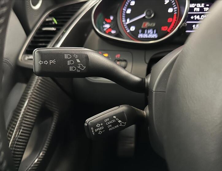 Audi R8 16