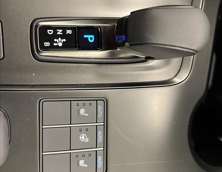 Lexus UX 300h 16