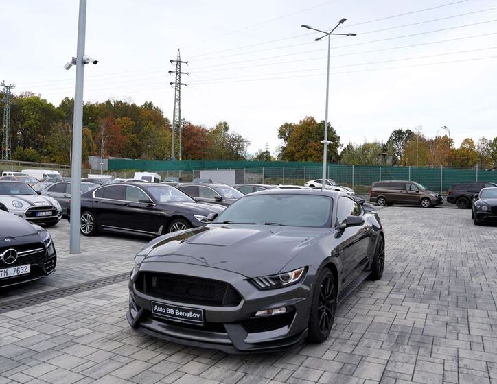 Ford Mustang 2