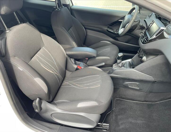 Peugeot 208 11