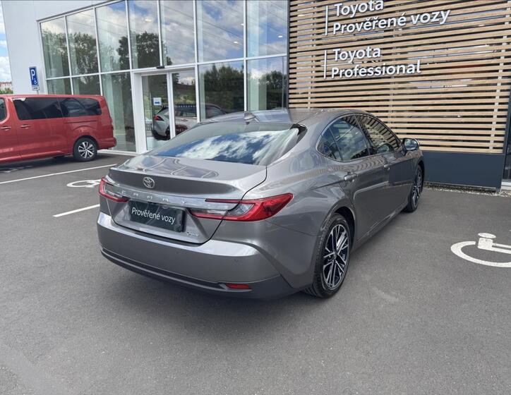 Toyota Camry 2