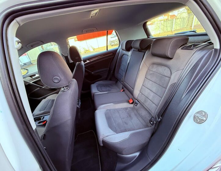 Volkswagen Golf 11