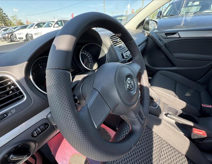Volkswagen Golf 16