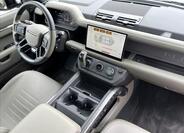 Land Rover Defender 52