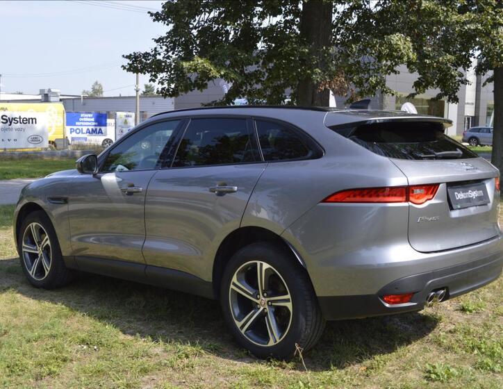 Jaguar F-Pace 7