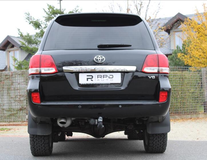 Toyota Land Cruiser 9