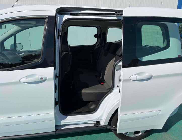 Ford Tourneo Courier 9