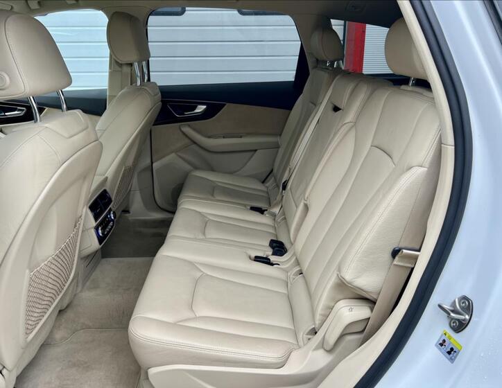 Audi Q7 6