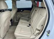 Audi Q7 6