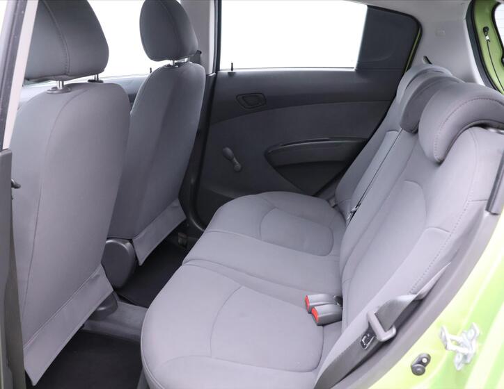 Chevrolet Spark 16
