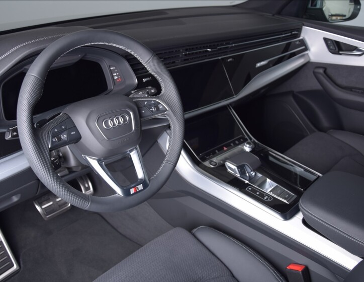 Audi Q8 9