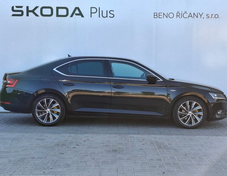 Škoda Superb 11