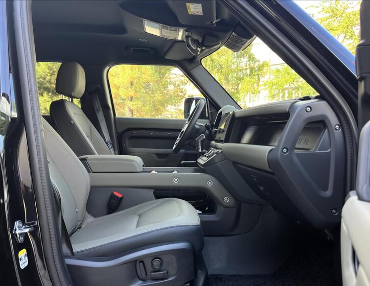 Land Rover Defender 36