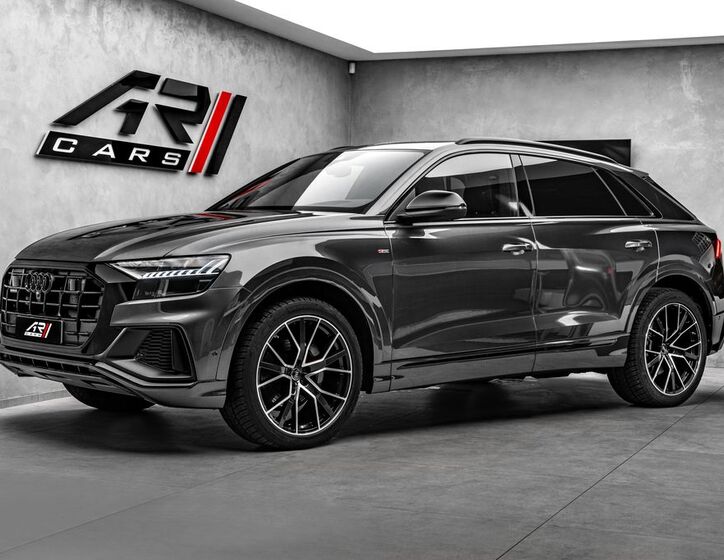 Audi Q8 1