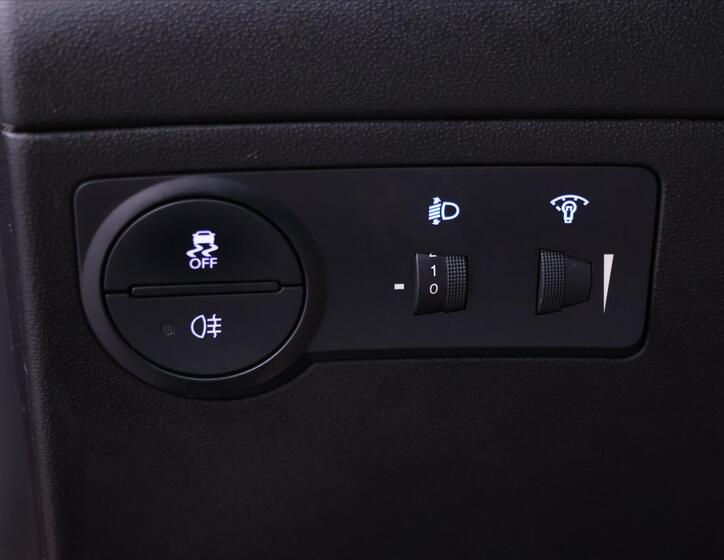 Hyundai Genesis 18
