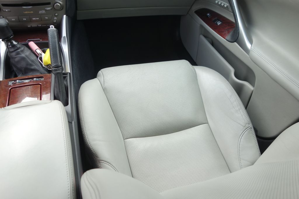 Lexus IS 220