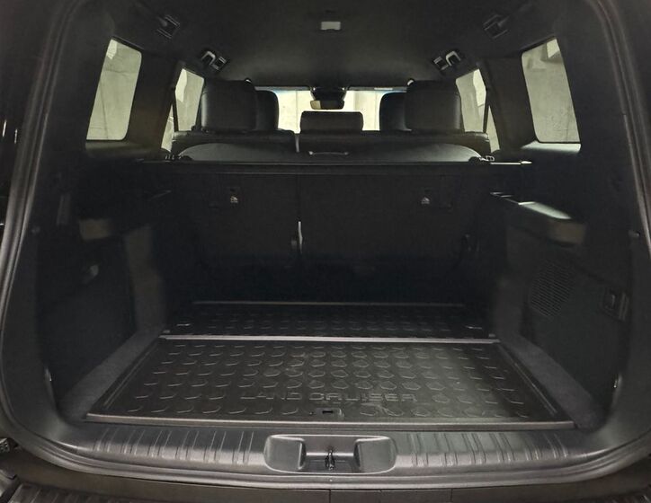 Toyota Land Cruiser 11