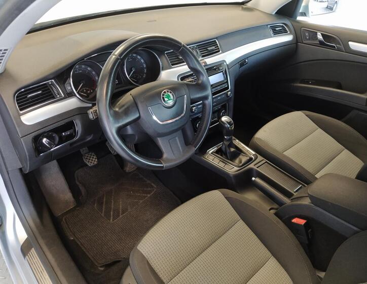 Škoda Superb 9