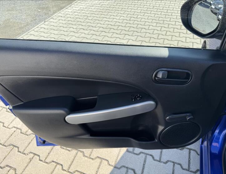 Mazda 2 18
