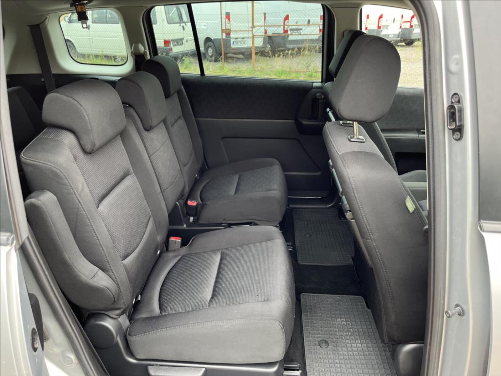 Mazda 5 11
