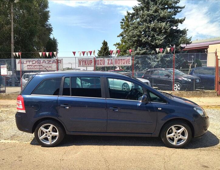 Opel Zafira 4
