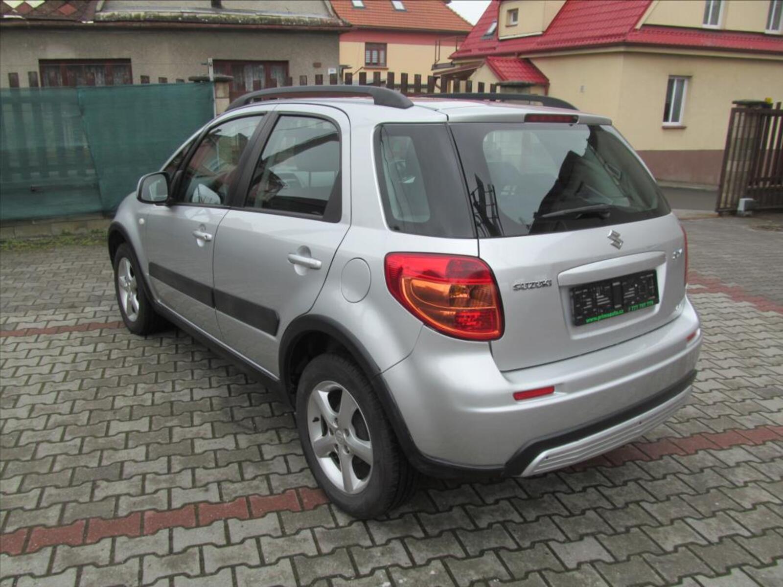 Suzuki SX4 8