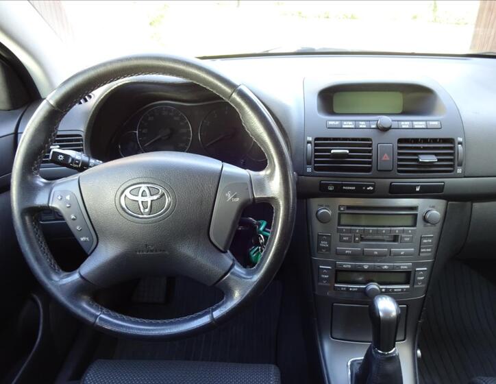 Toyota Avensis 31