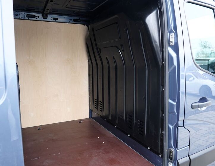 Nissan NV400 13