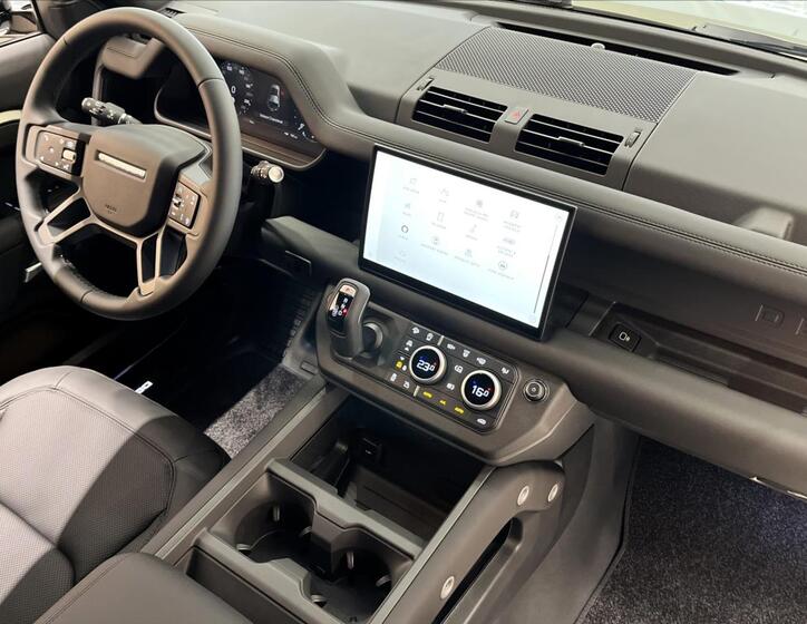 Land Rover Defender 23