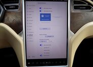 Tesla Model X 43