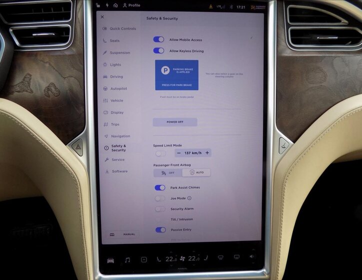 Tesla Model X 43