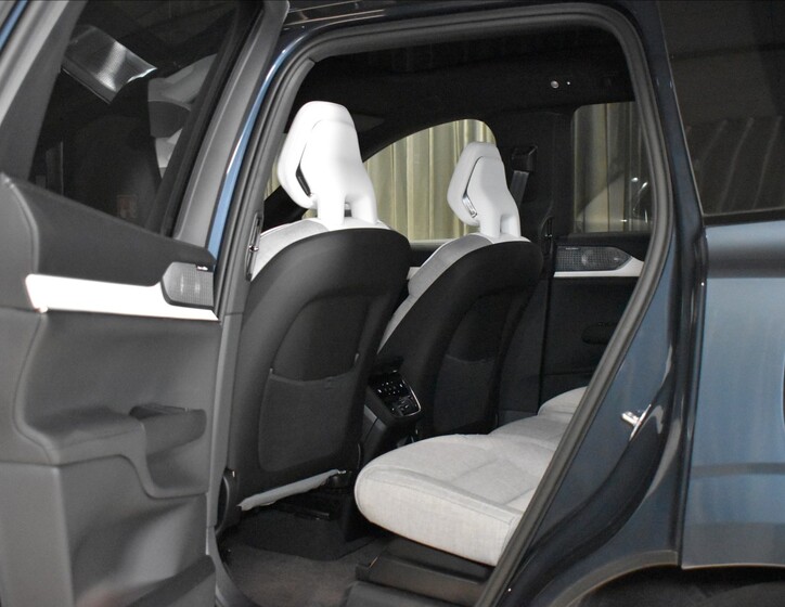 Volvo EX90 26