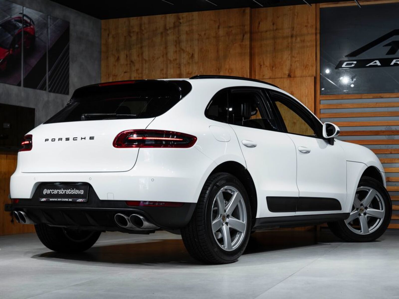 Porsche Macan 24