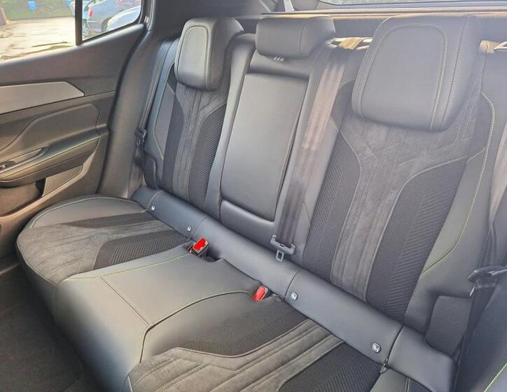 Peugeot 408 23