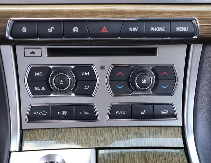 Jaguar XF 30