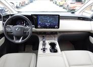 Lexus LM 350h 10