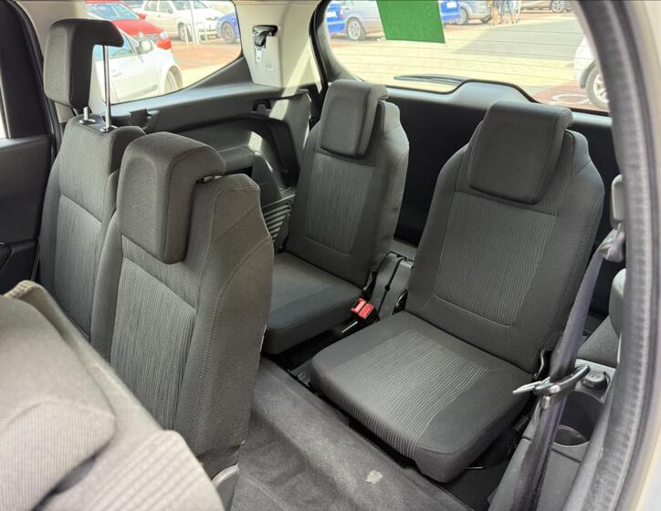 Peugeot 5008 13