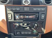 Land Rover Defender 10
