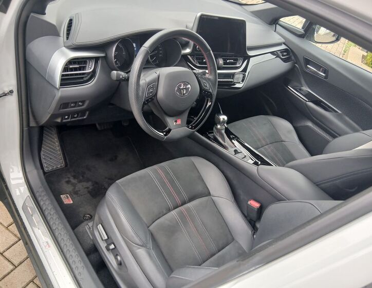 Toyota C-HR 11