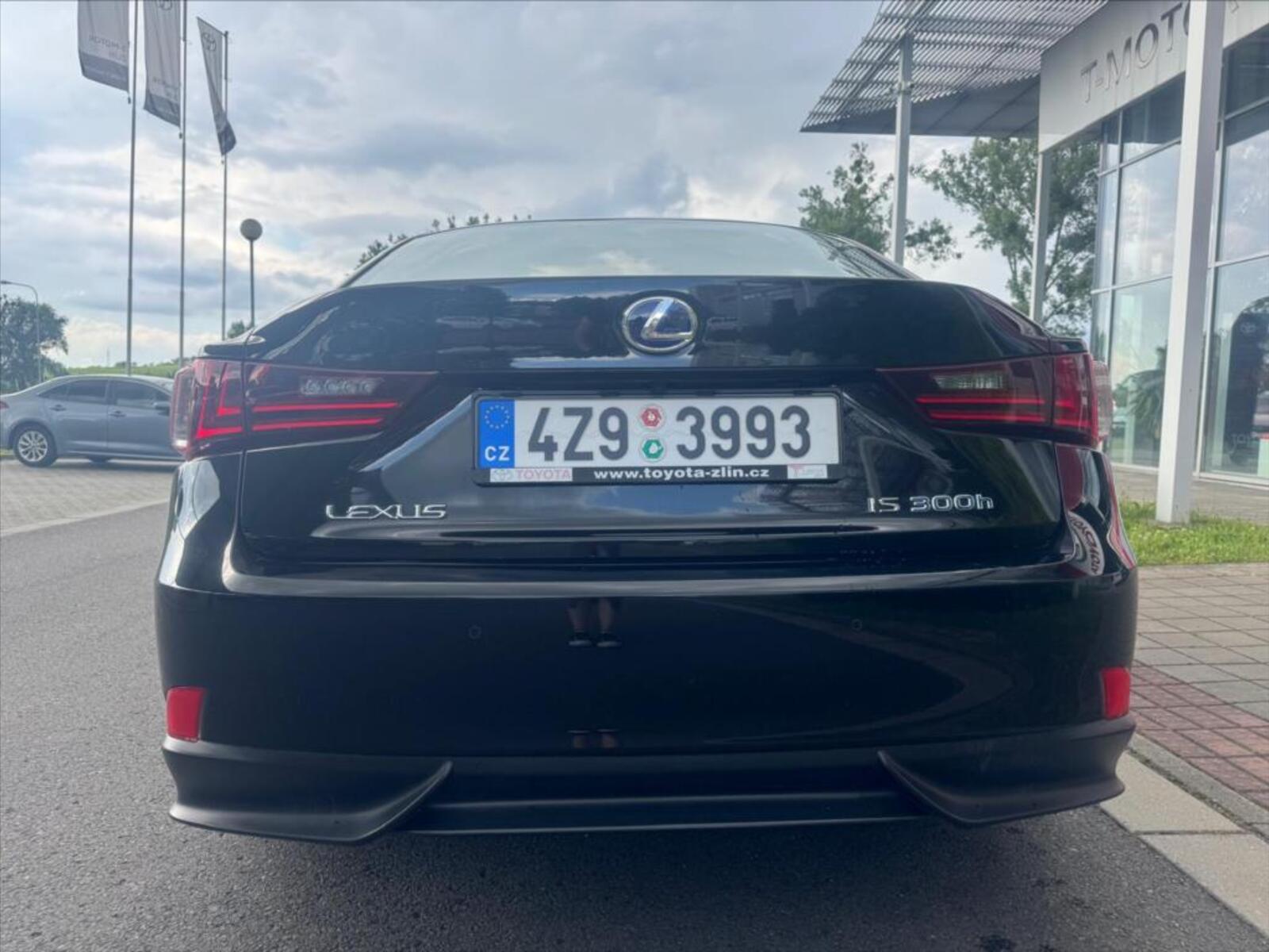 Lexus IS 300h 7