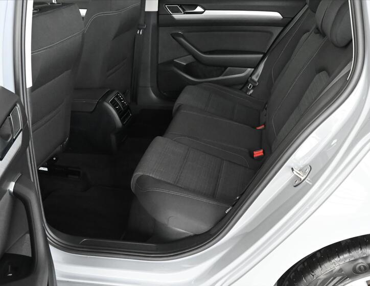 Volkswagen Passat 10