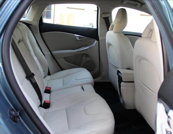 Volvo V40 19