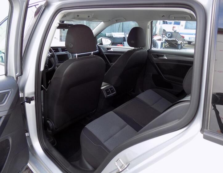 Volkswagen Golf 12