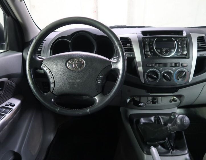 Toyota Hilux 15