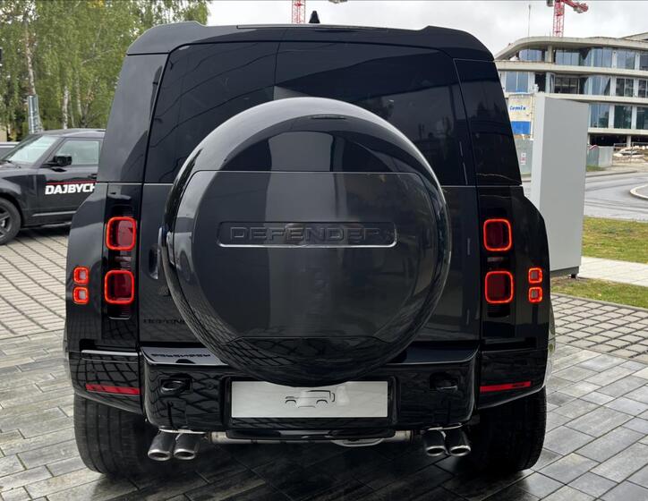 Land Rover Defender 5