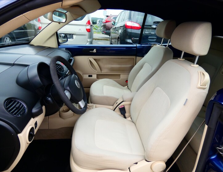 Volkswagen New Beetle 11