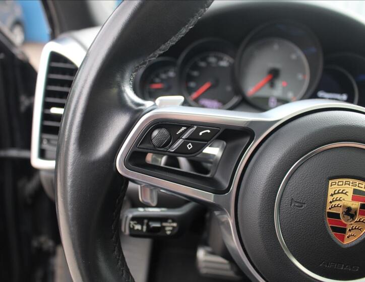 Porsche Cayenne 32